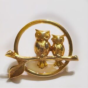Vintage 1970's Avon Loving Owls
Couple on Branch -Tack Pin